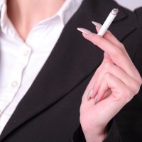 非喫煙者にも健康への深刻な影響を及ぼす受動喫煙とは？