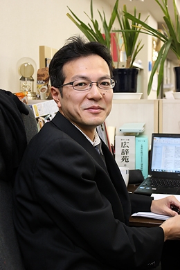 岡田宏之プロの写真